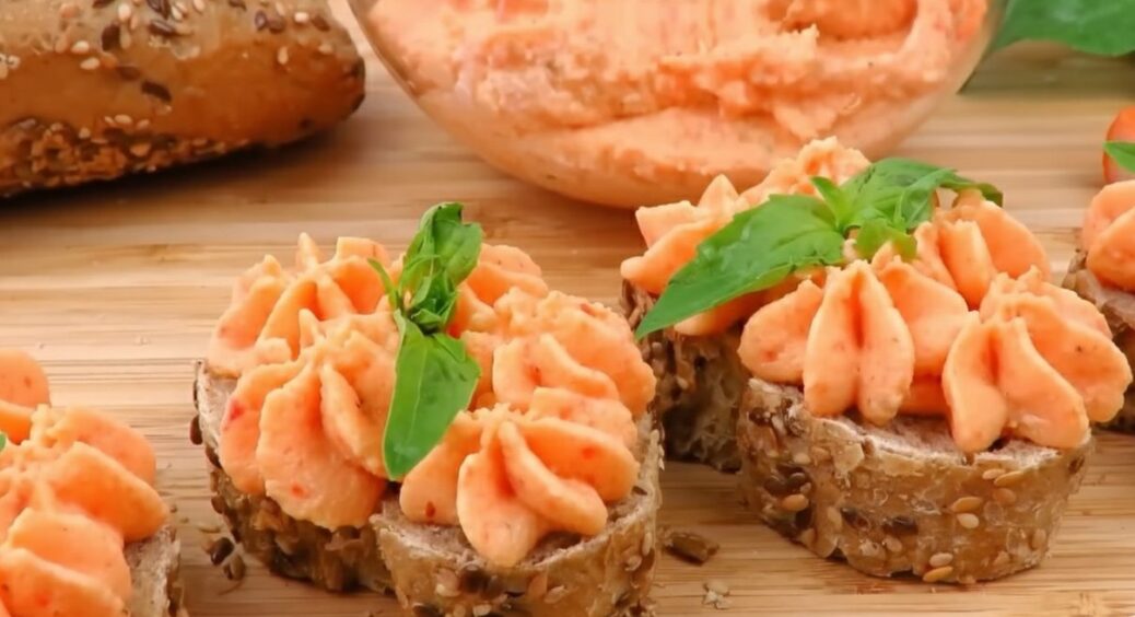 Смачні намазки на хліб для зустрічі 2026-го: 3 фантастичні рецепти з блокноту сусідки 