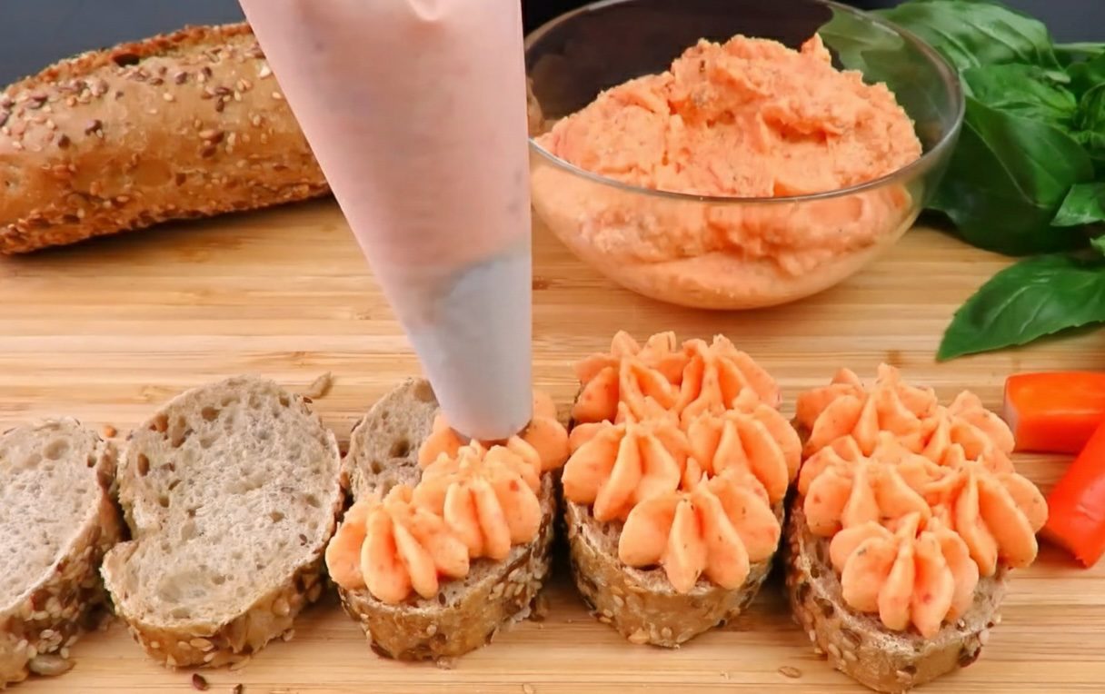Кулінари поділилися рецептом незвичайної намазки на хліб