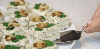 Експерти розповіли, як приготувати курячі тістечка з грибним кремом