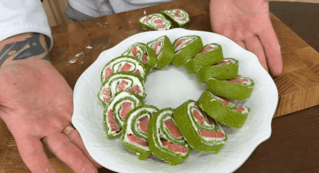 180 грамів крем-сиру між шпинатом і сьомгою – і святкова закуска готова: нарізаю, і вона зникає зі столу 