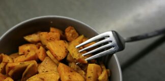 Як приготувати хрустку картоплю зі скоринкою