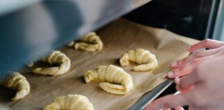 Як покращити процес випікання тіста в духовці