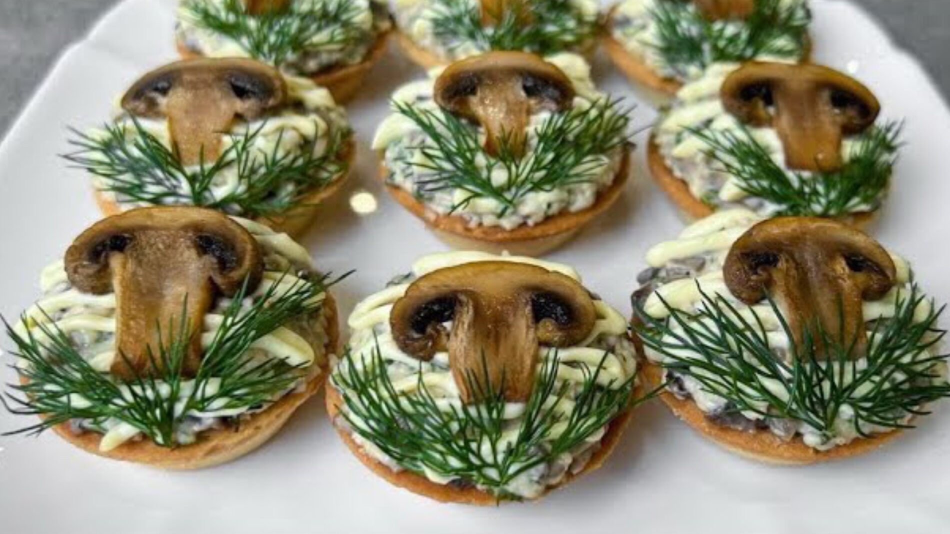 Господині розповіли, як приготувати смачну закуску з грибів 
