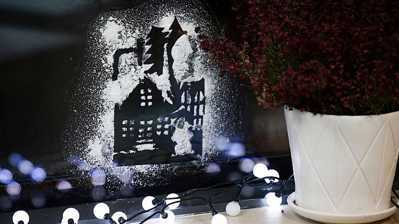 Господині показали, як бюджетно можна прикрасити вікна до свят