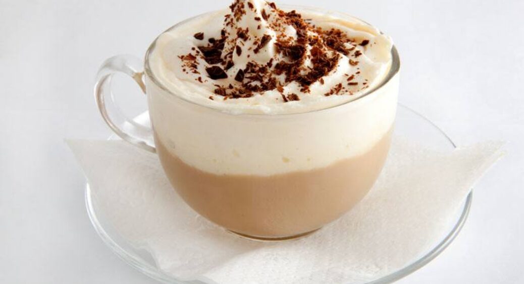 Каву по-віденськи тепер готую вдома: подруга-бариста шепнула рецепт – все елементарно, як “Маккофе” заварити 