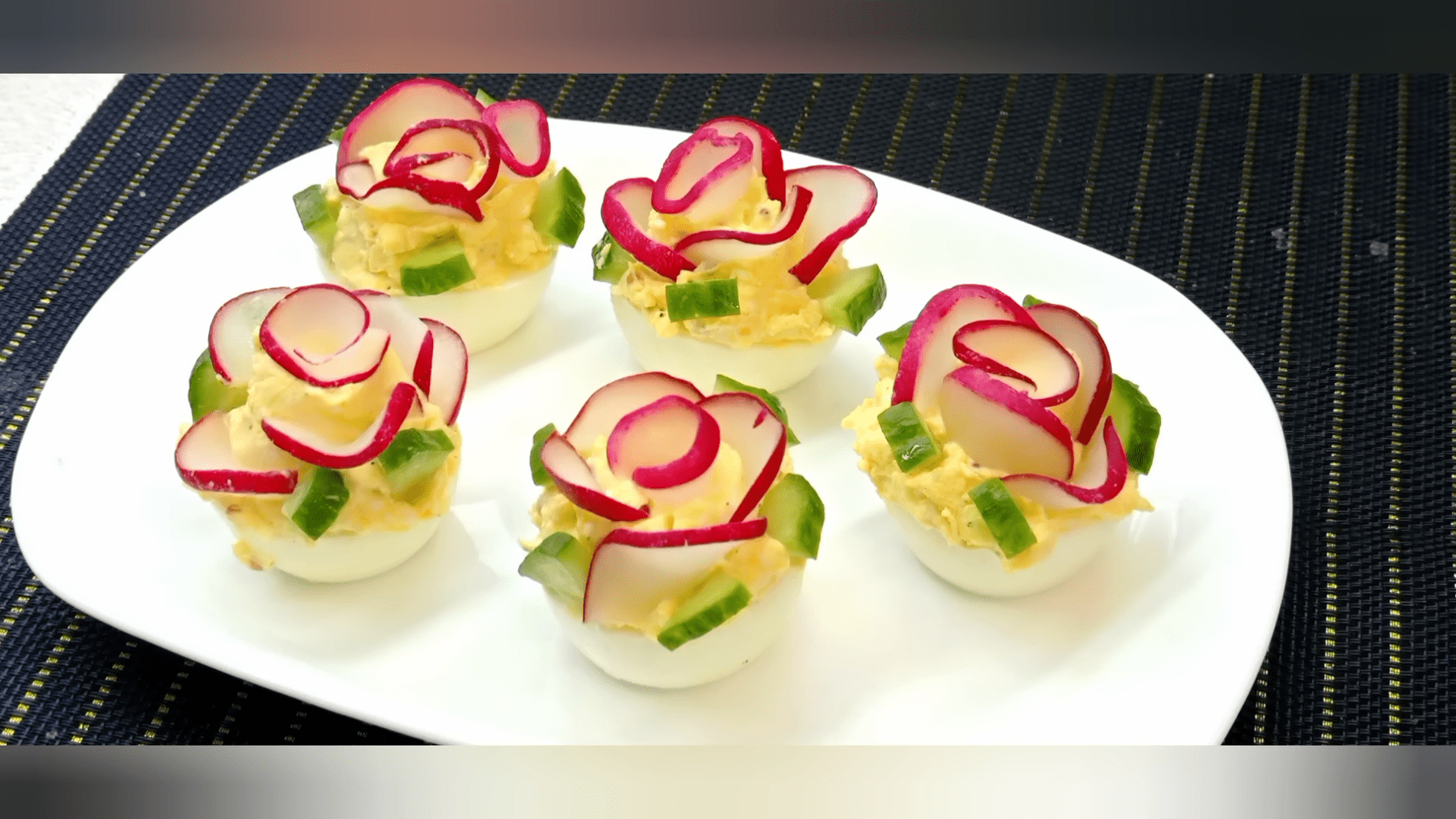 Експерти розповіли, як приготувати яскраву та вишукану закуску з яєць 