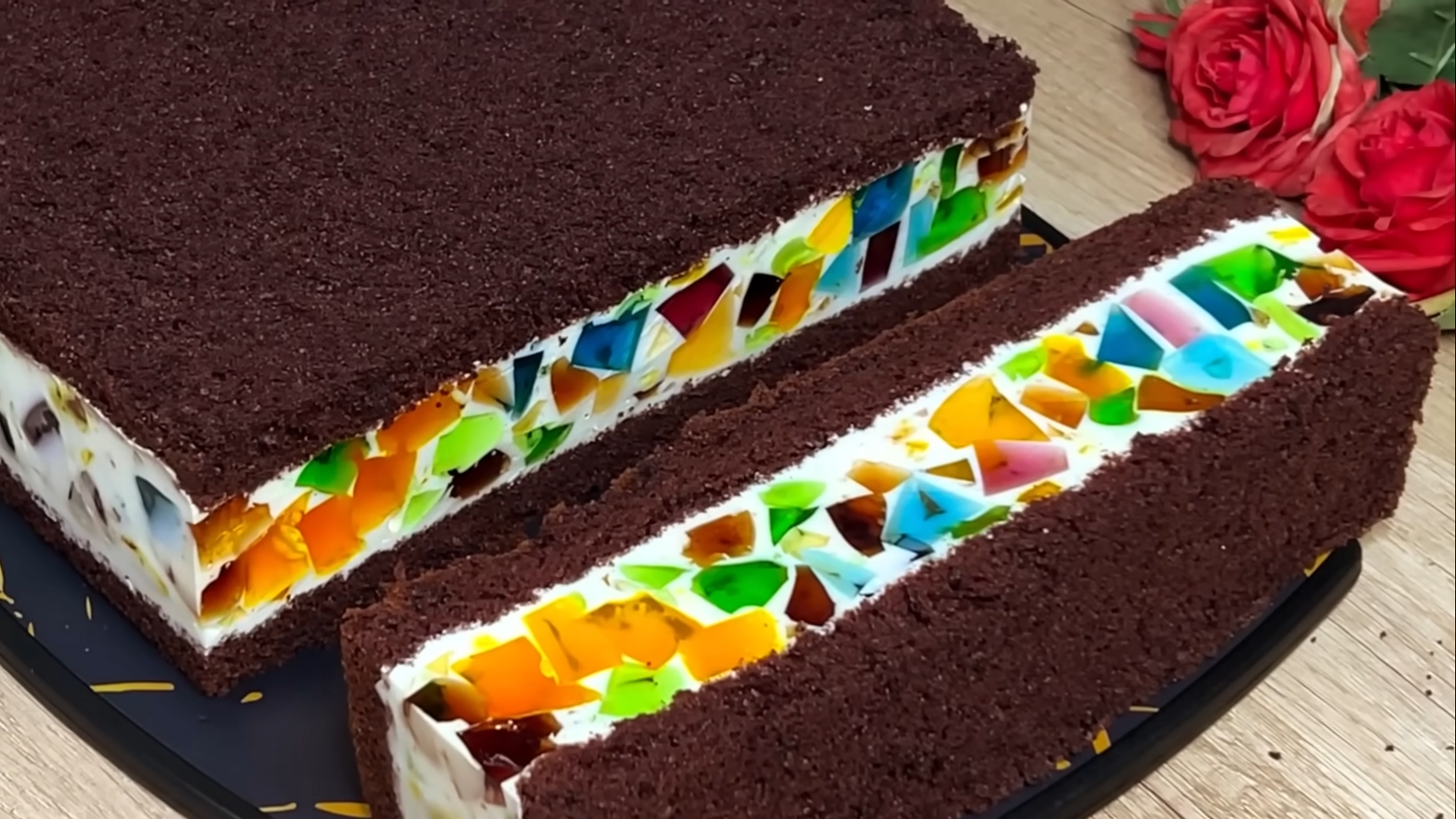 Кухарі розповіли, як приготувати ніжний бісквіт із желейною начинкою