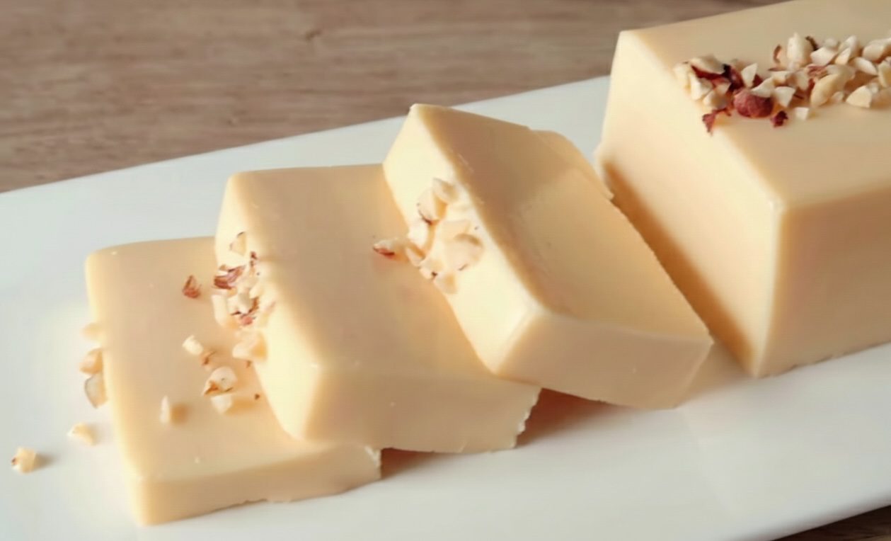 Кулінари поділилися рецептом молочного десерту без випічки