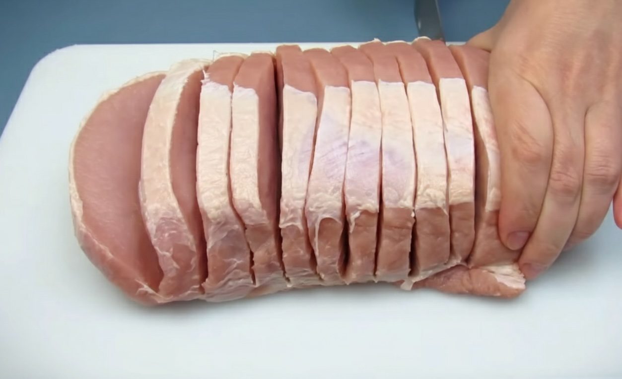 Господині розповіли, що додати у маринад, щоб мʼясо тануло у роті 