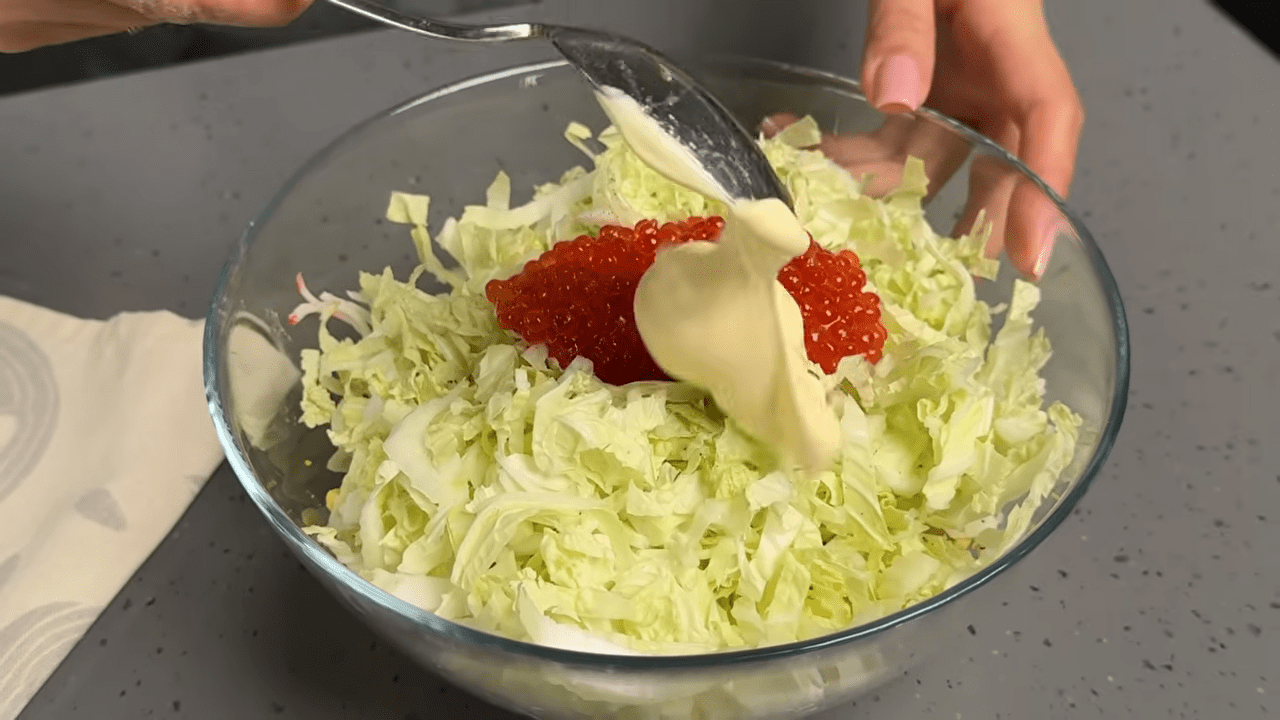 Експерти розповіли, як приготувати швидкий салат з кальмарами  