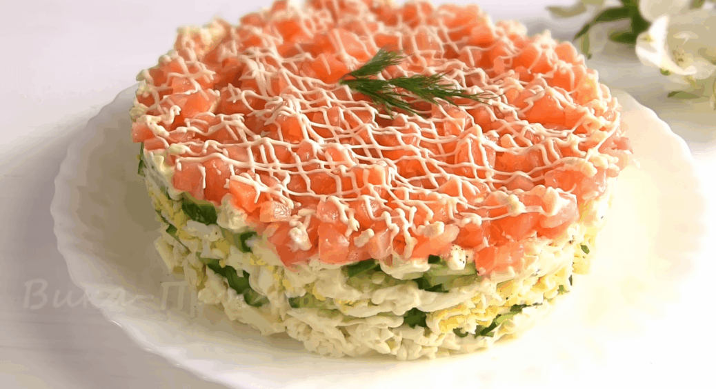 Підморозила плавлені сирки на 20 хвилин – і салат “Жіноча слабкість” вийшов ідеальним: труться як по маслу 