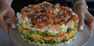 Експерти розповіли, як приготувати святковий салат із червоною рибою 