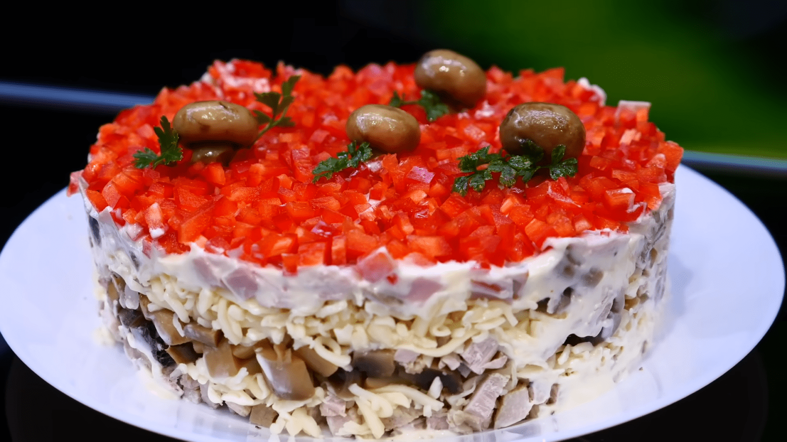 Кулінари розповіли, як приготувати смачний та ситний салат