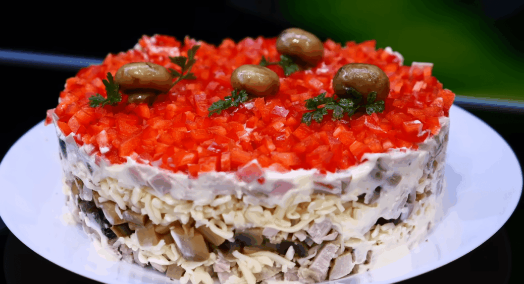 Забула про “Олів’є”: готую цей салат – і він зникає зі столу за 10 хвилин, хоча й без картоплі взагалі 