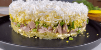 Експерти розповіли, як приготувати салат з копченою куркою і сирками