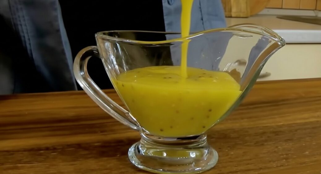 Французька заправка: вишуканий смак, а готується з копійчаних інгредієнтів – підійде для 90% салатів 