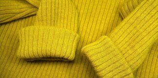 Господині розповіли, як помʼякшити колючі светри за одне прання