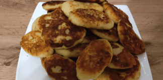 Господині розповіли, як приготувати капустяники з картопляним тістом