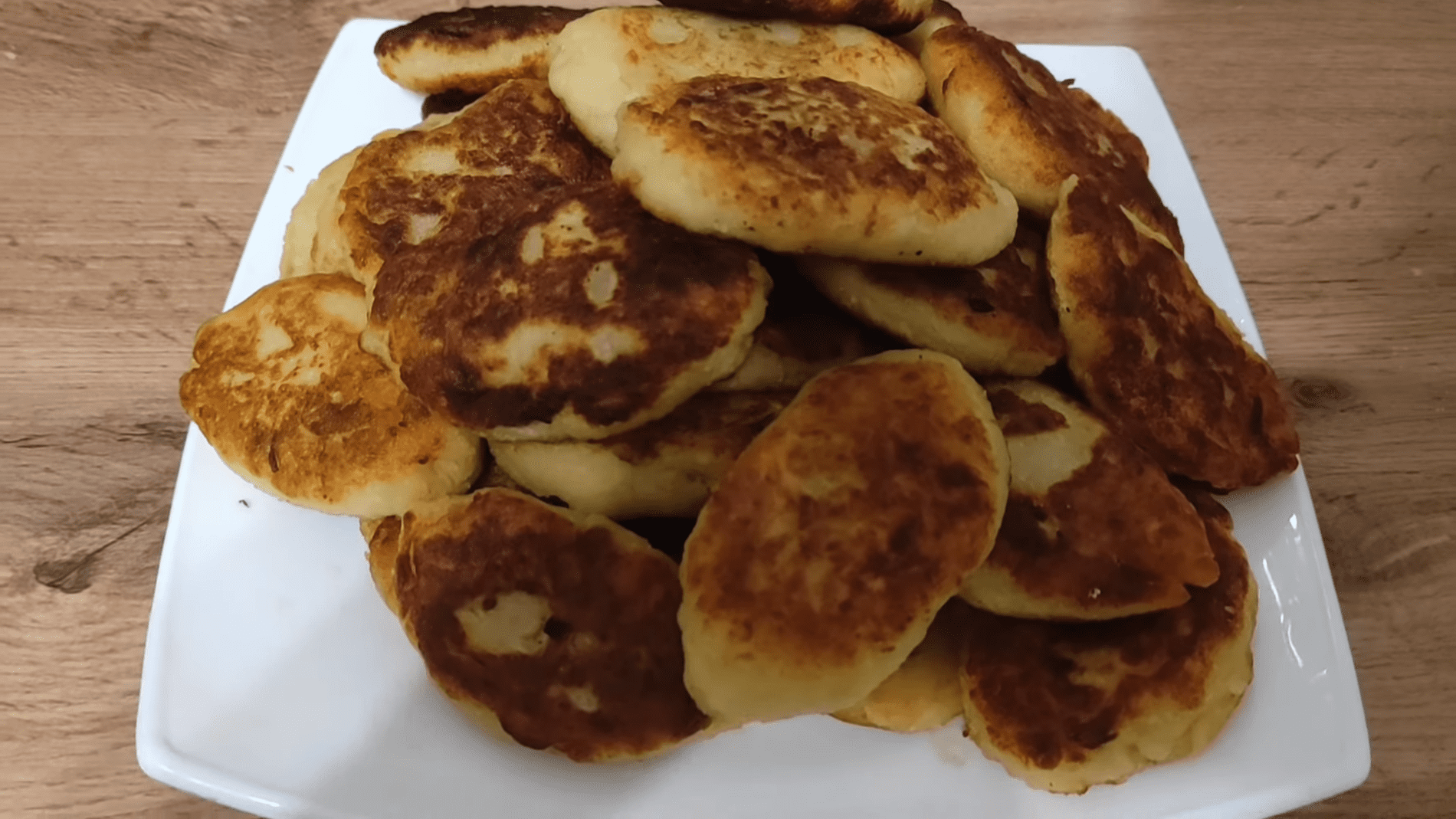 Господині розповіли, як приготувати капустяники з картопляним тістом