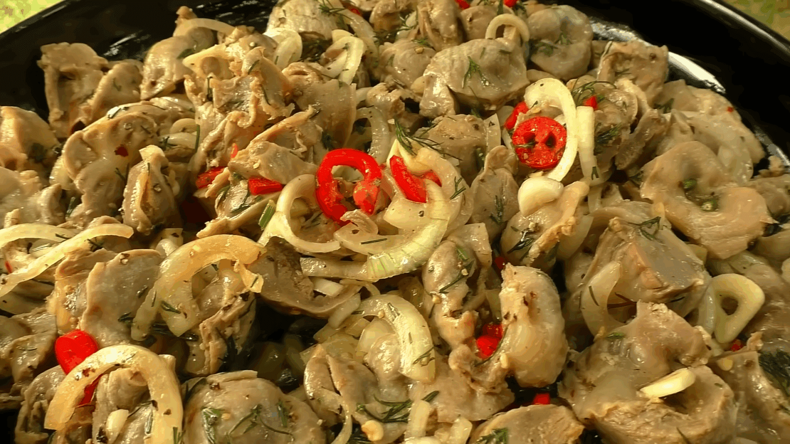 Кухарі розповіли, як приготувати закуску з курячих шлунків