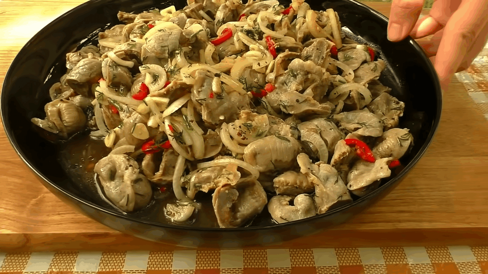 Експерти розповіли, як смачно приготувати курячі шлунки