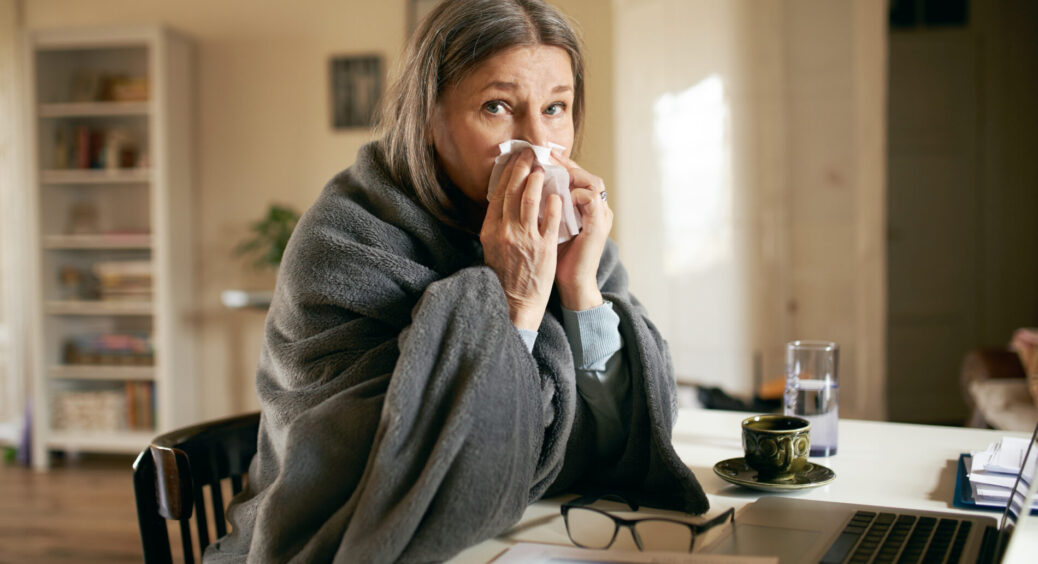 Як одужати за 3 дні – якщо почав закладати ніс і болить горло: порада від моєї сусідки-медсестри 
