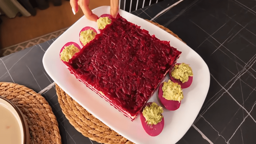 Кулінари розповіли, як приготувати ніжний буряковий салат 