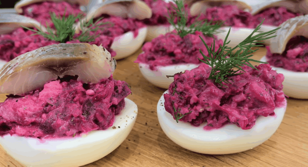 Наповнюю яєчні білки “цим” – і отримую шубу за 15 хвилин: гості просять рецепт уже 5-й рік поспіль 