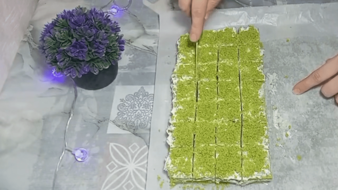 Кулінари розповіли, як приготувати закуску зі шпинатного бісквіта