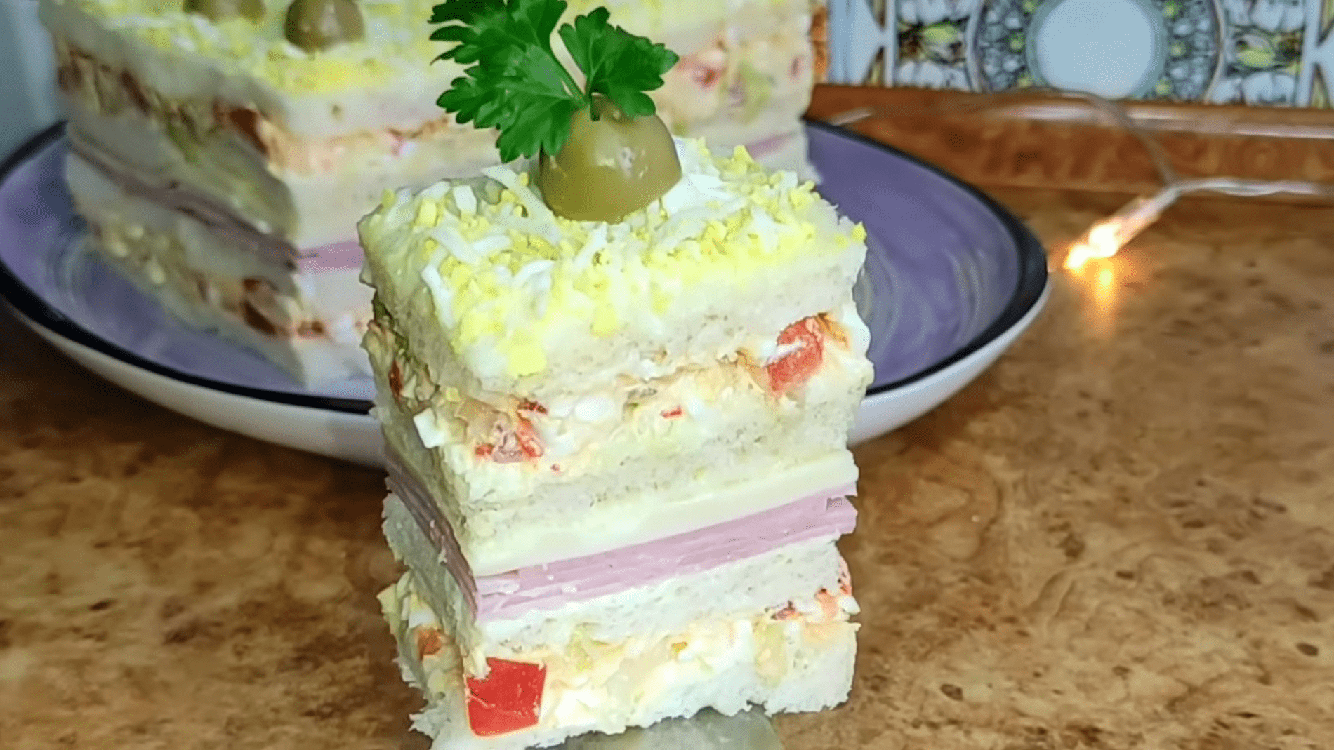 Експерти розповіли, як приготувати святковий закусочний торт