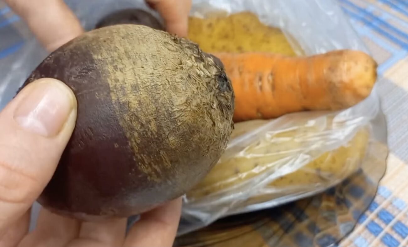 Господині розповіли, як швидко приготувати буряк на салат у мікрохвильовці