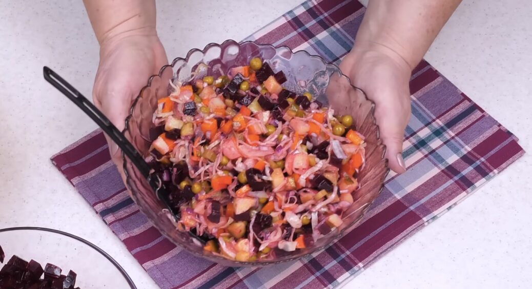 1 чайна ложка у “вінегрет” – і буряк не фарбує овочі, а смак стає настільки чистим, що це 100 з 10, не менше 