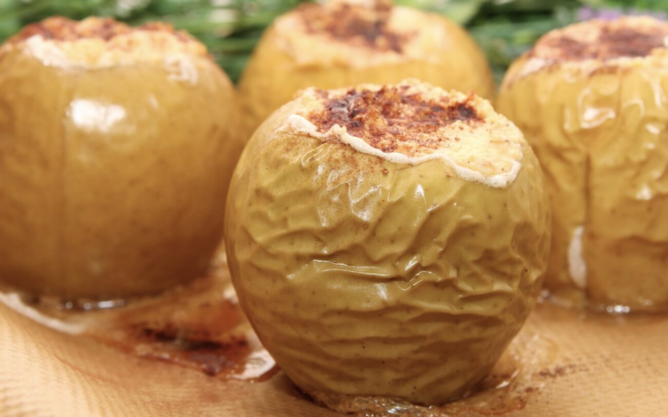 Кулінари поділилися рецептом яблук у мікрохвильовці по-новому