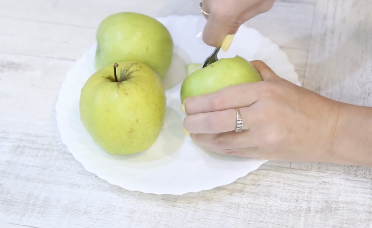 Кулінари поділилися рецептом яблук у мікрохвильовці по-новому