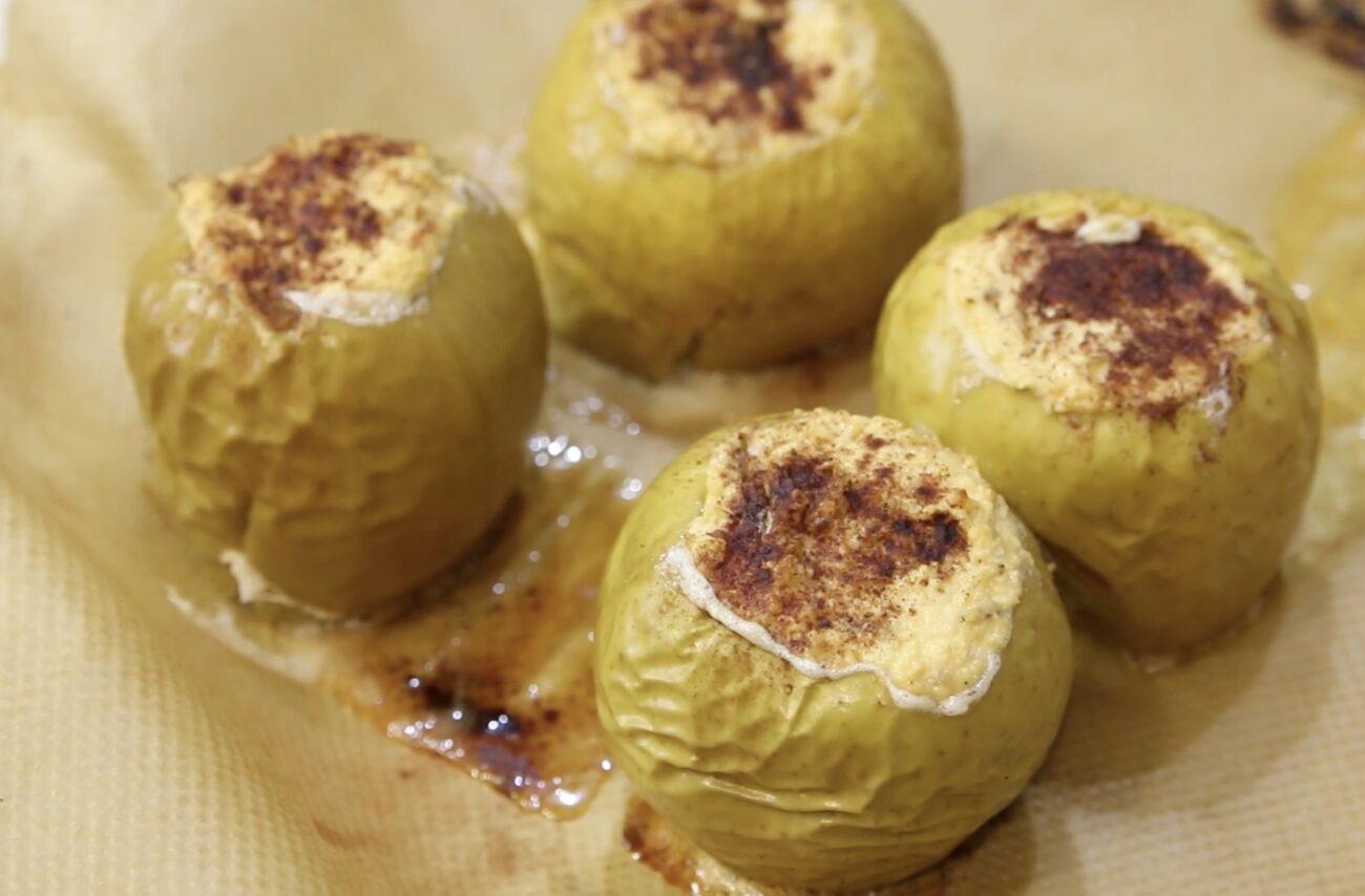 Кулінари поділилися рецептом яблук у мікрохвильовці по-новому