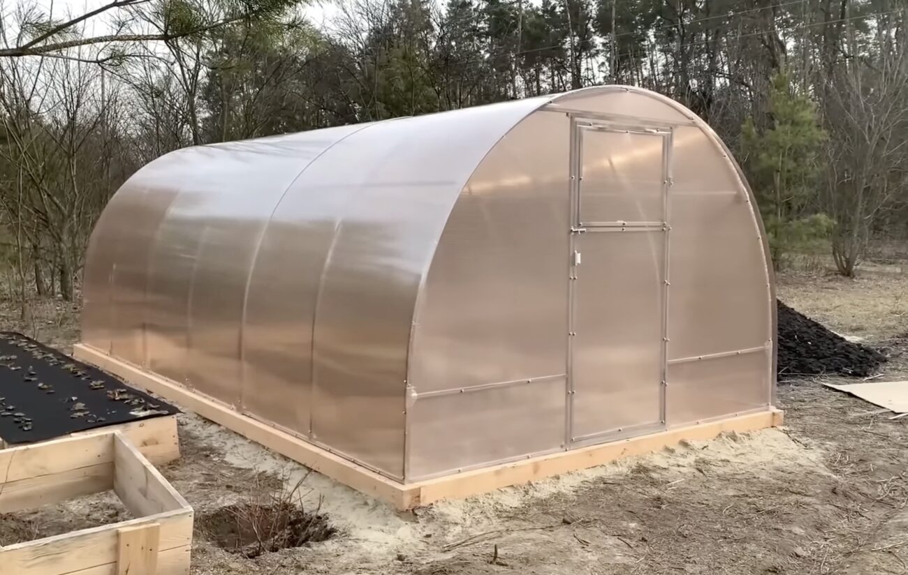 Городники розповіли, чому полікарбонатна теплиця може швидко зруйнуватися