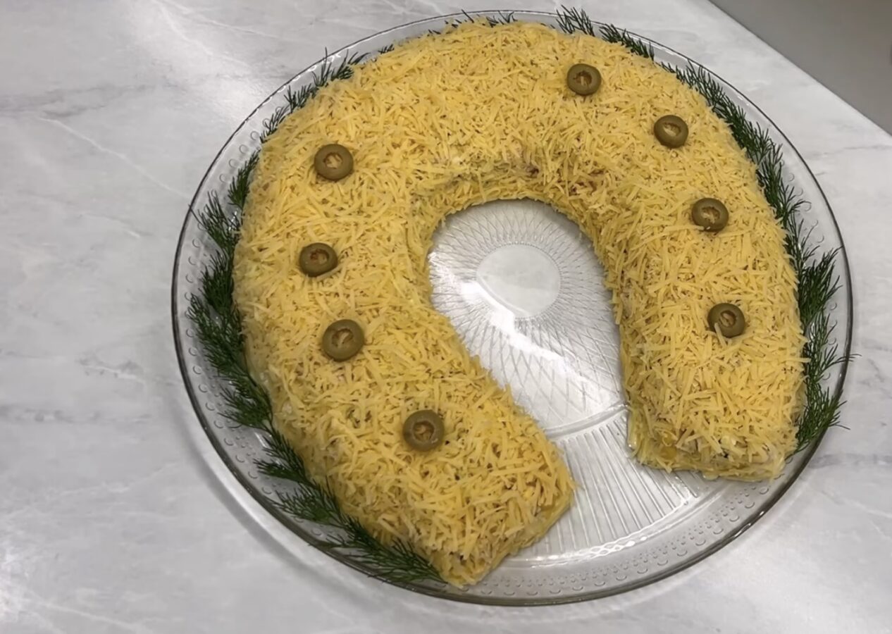 Кулінари поділилися рецептом символічного салату на новорічний стіл Кулінари поділилися рецептом символічного салату на новорічний стіл