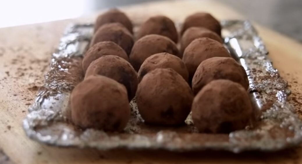 Ніжні яблучні “трюфелі” з 2 інгредієнтів: бюджетний десерт, а гості думають, що це делікатес 