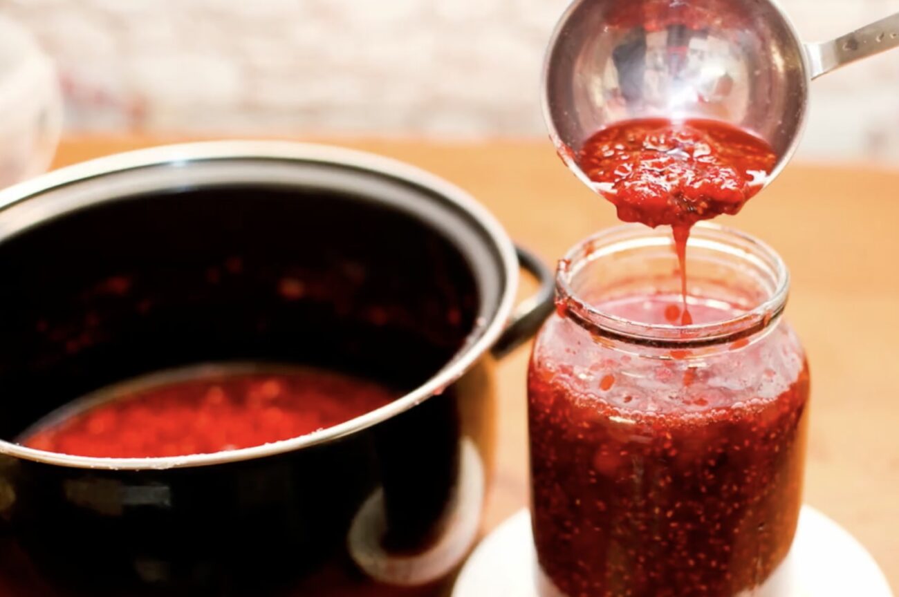Господині розповіли, як врятувати запліснявіле варення