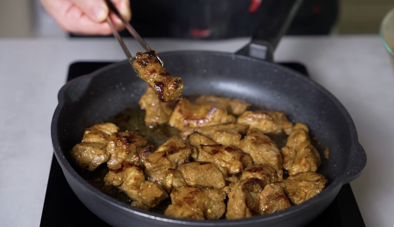 Кулінари поділилися рецептом шашлику на сковорідці Кулінари поділилися рецептом шашлику на сковорідці