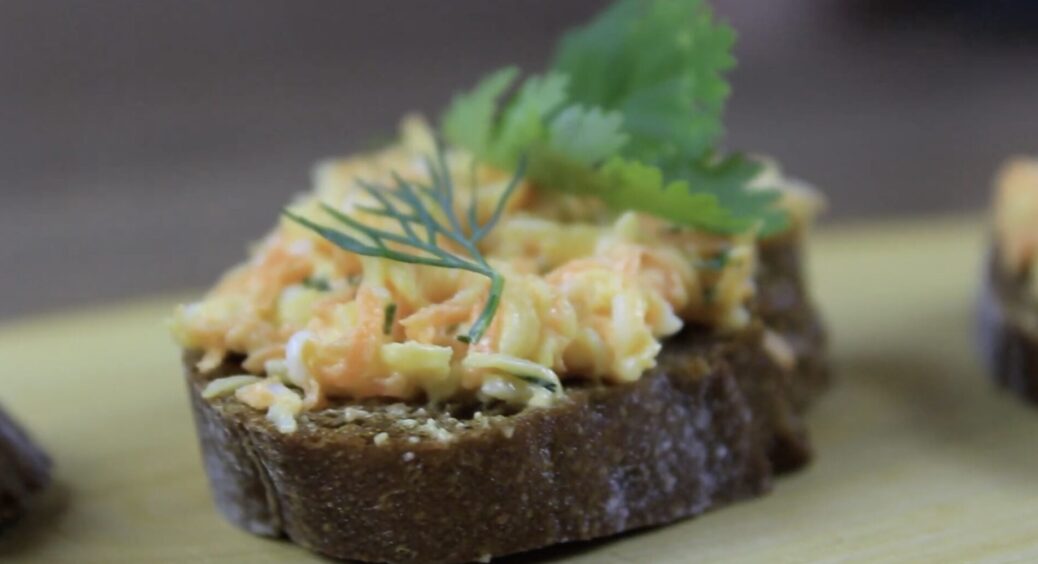 Роблю 1 “базову” сирну начинку – підходить і для тарталеток, і для лаваша, і намазати на хлібчик 