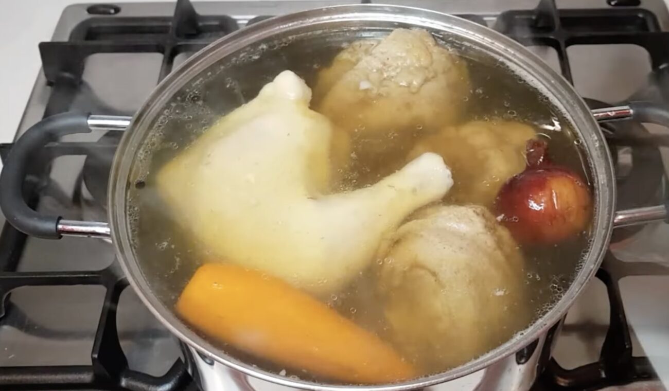 Господині поділилися рецептом прозорого холодцю без додавання желатину