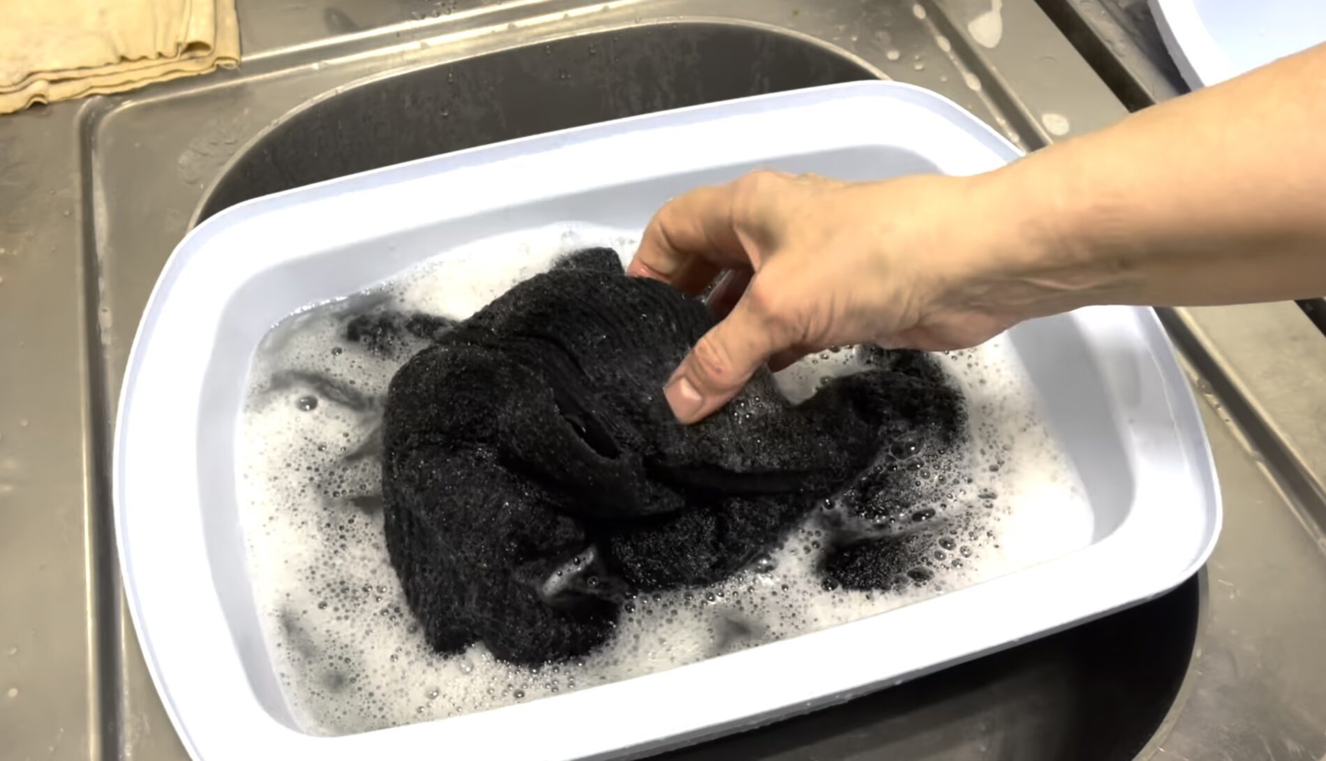 Господині розповіли, як зробити вовняні светри мʼякими