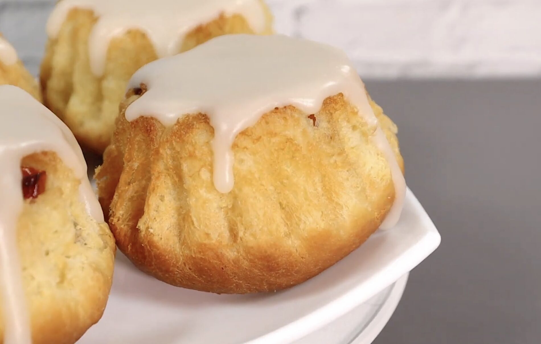 Кулінари поділилися перевіреним рецептом ромової баби