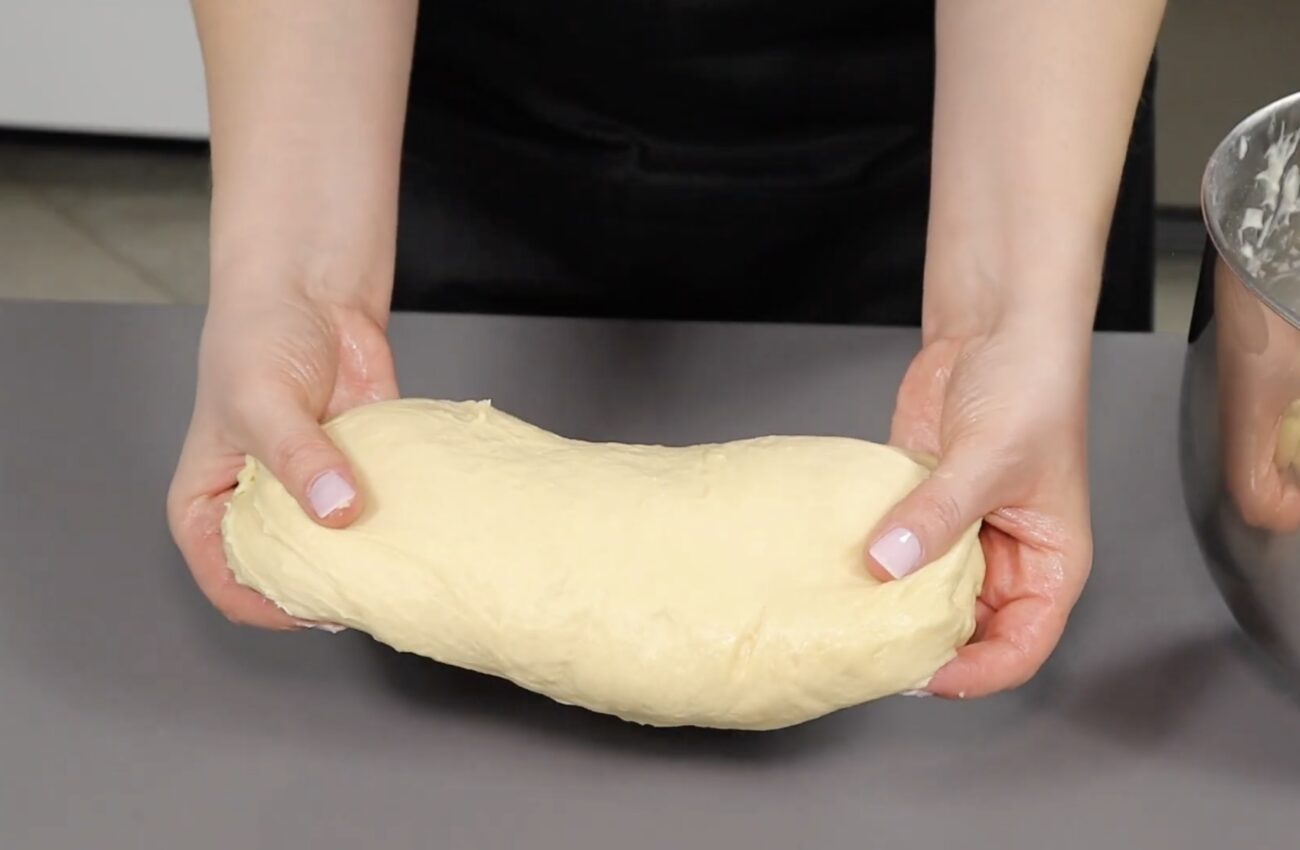 Кулінари поділилися перевіреним рецептом ромової баби