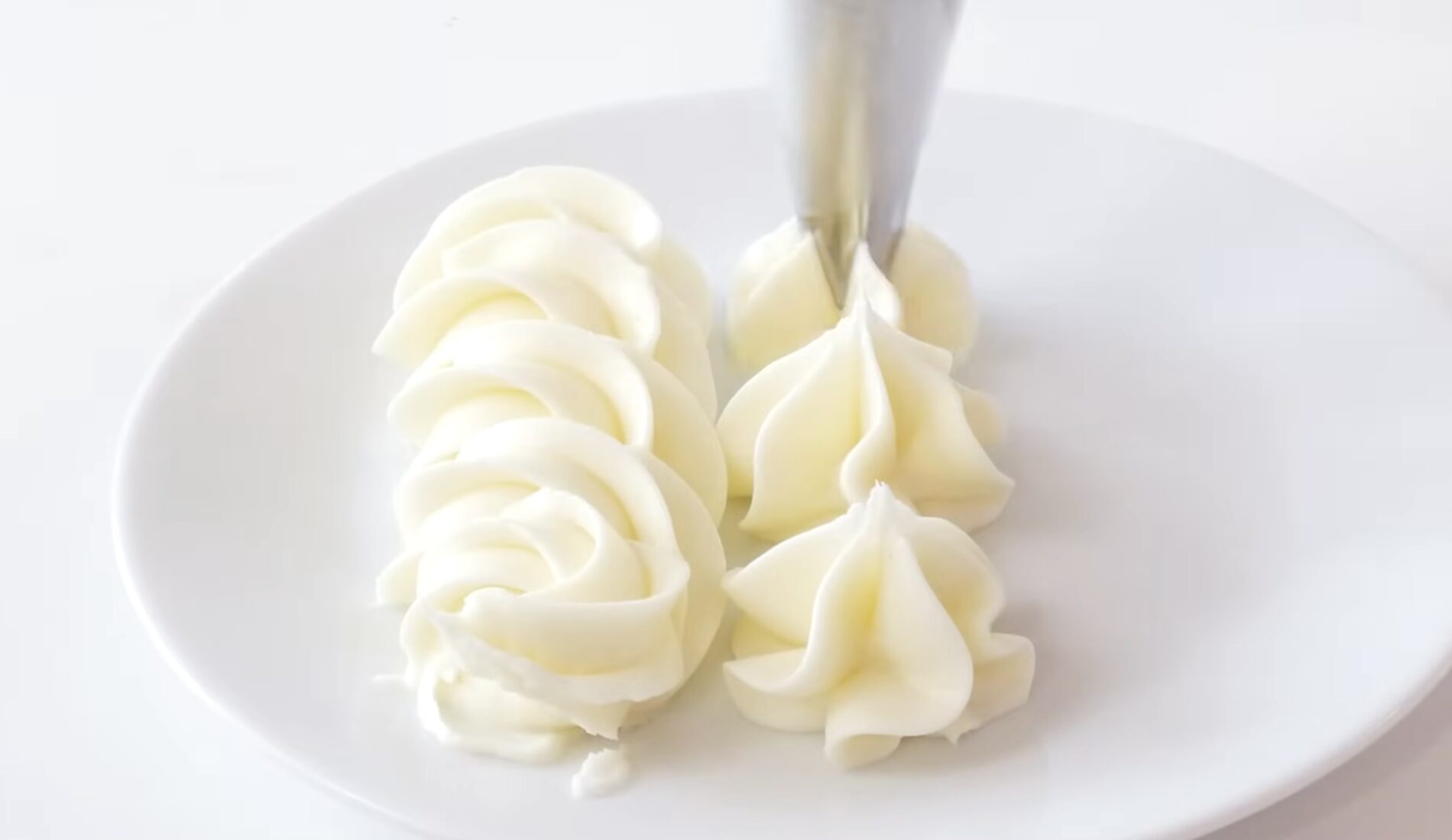 Кулінари поділилися рецептом універсального крему для десертів