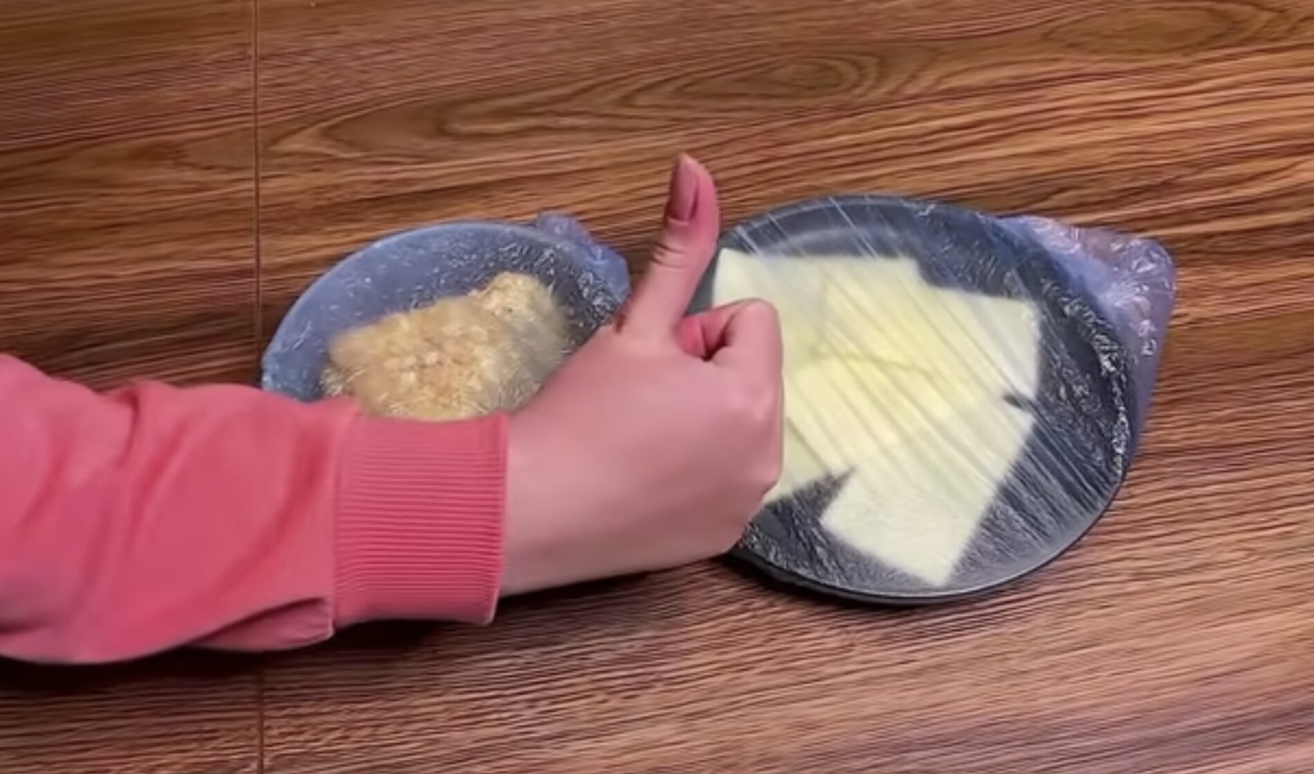 Господині розповіли, як можна використати бахіли з користю для дому