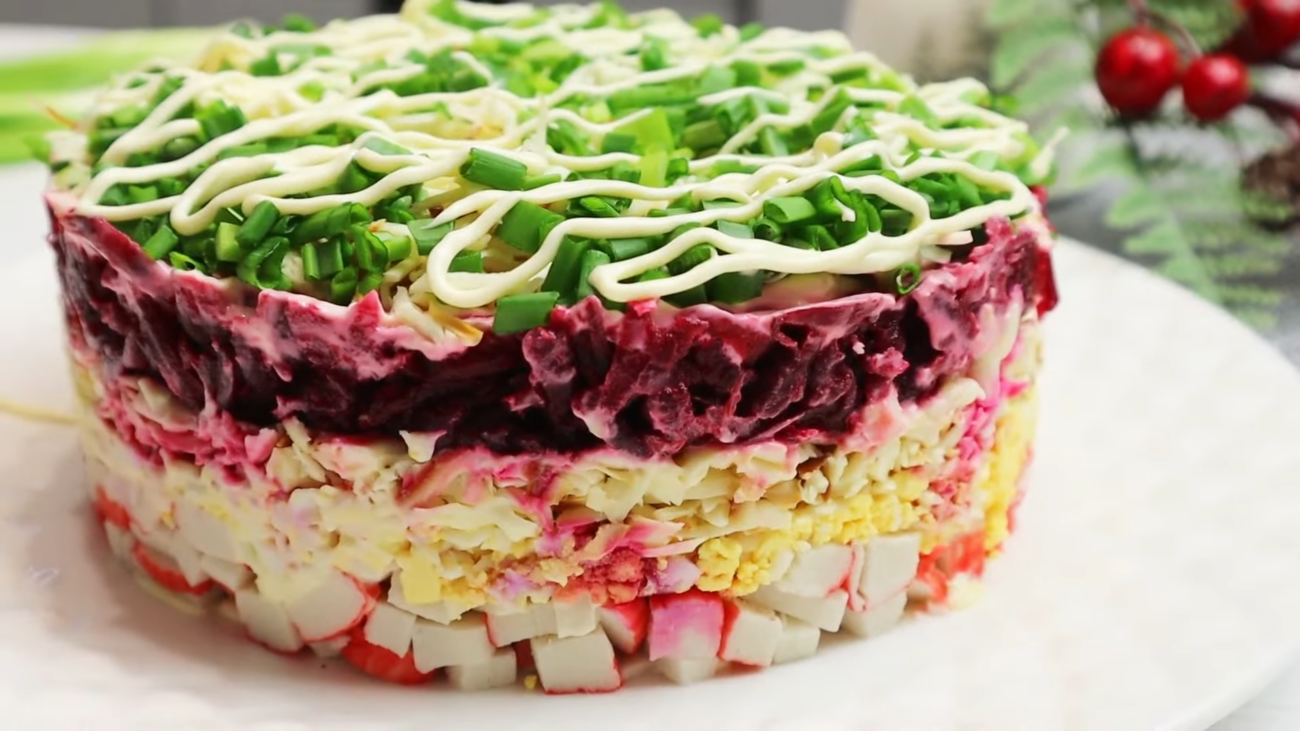 Експерти розповіли, як приготувати смачний салат з крабовими паличками