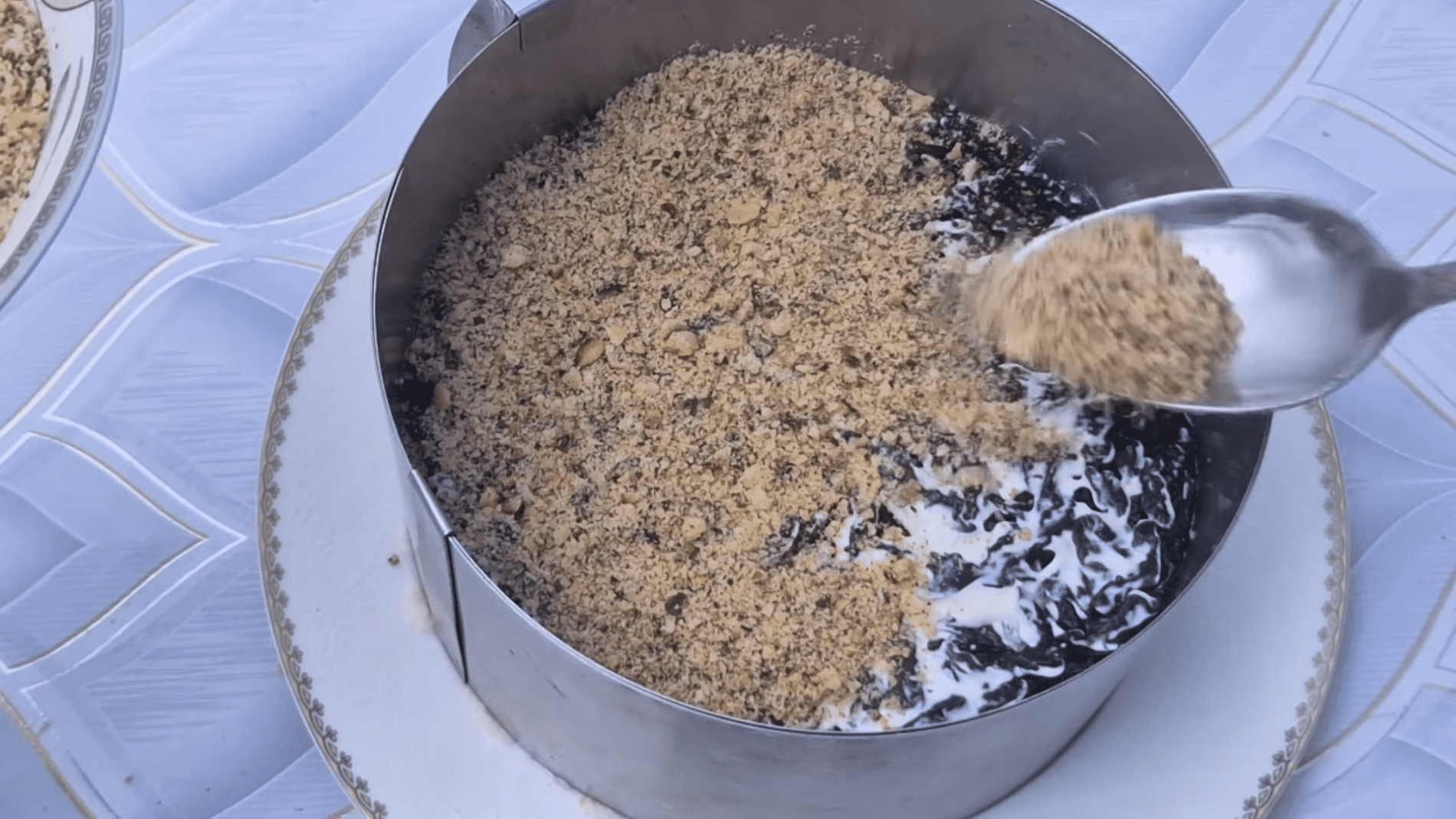 Експерти розповіли, як приготувати святковий салат "Чорна перлина"