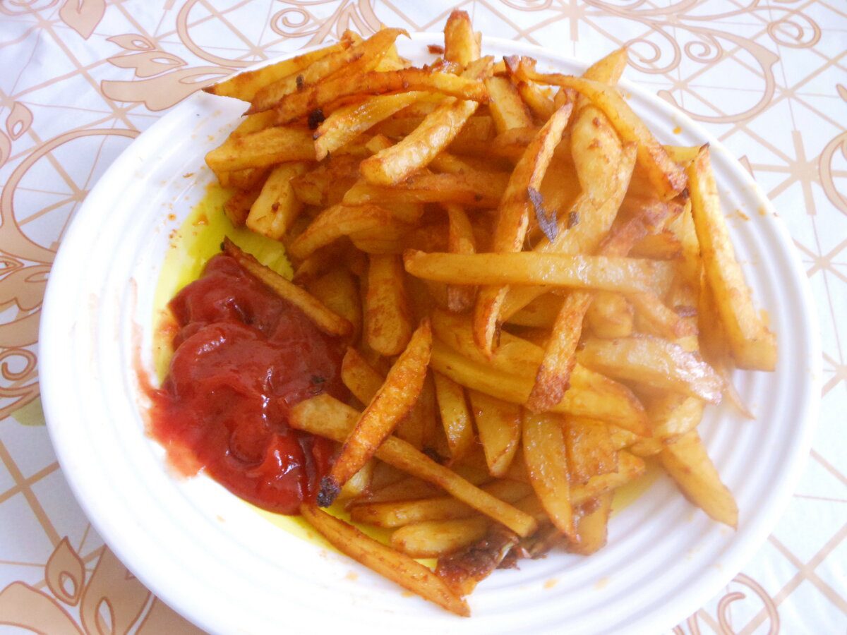 Кулінари порадили рецепт, як приготувати хрумку картоплю без фритюру й тонни олії